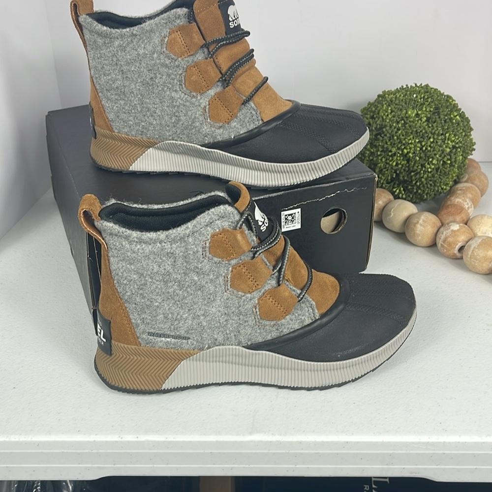 Sorel
OUT 'N ABOUT III CLASSIC Women
Taffy (Sz 7.5) Color Camel NWT - Picture 10 of 11